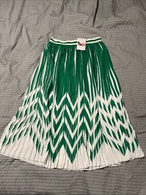 Aitana Boutique Green & White Pleated Midi Skirt Geometric Print